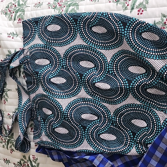 Colorful Patterned Fabrics Made In AFRICA - Picture 2 of 4